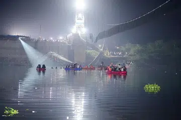 Lebih 120 maut dalam tragedi jambatan gantung runtuh di Gujarat