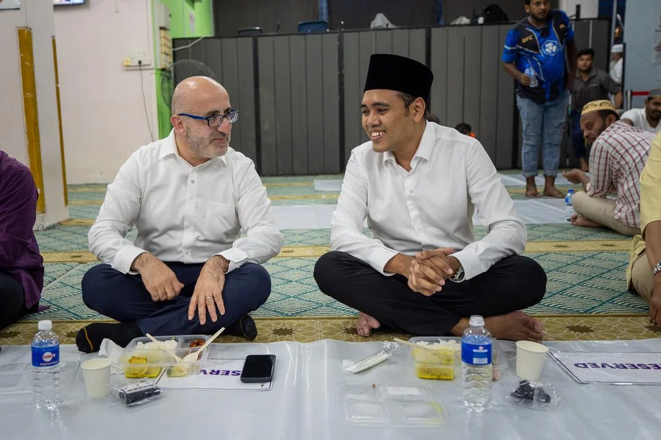 Menteri Penguasa Palestin, buerbuka puasa, masjid al-khair