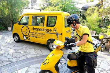 HENTI KHIDMAT: Honestbee akan menghentikan khidmat kiriman makanan yang merupakan sebahagian semakan strategik yang sedang berlangsung, kata syarikat itu semalam. Cabang kiriman makanan akan dihentikan pada Isnin sementara khidmat dobi juga akan dihentikan buat sementara. - Foto fail