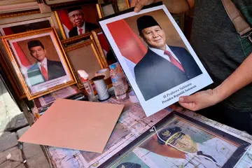 Potret presiden yang dipilih, Encik Prabowo Subianto, dan naib presiden, Encik Gibran Rakabuming Raka, mula disiapkan untuk dipasang di sekolah dan pejabat, serta beberapa ruang awam lain. 