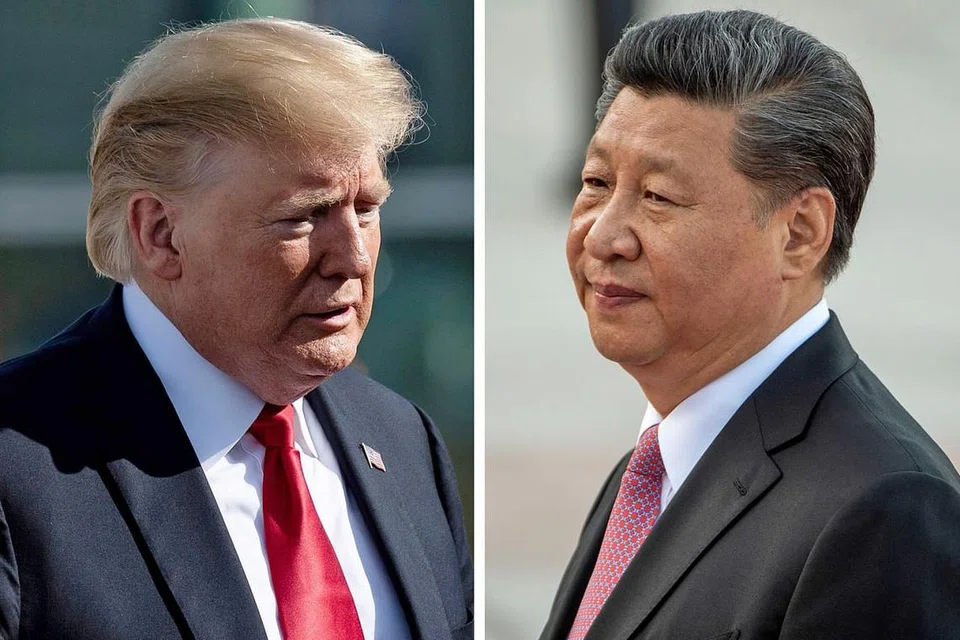 TIDAK SEPAKAT: Presiden Trump (kiri) sejak awal lagi telah mengkritik amalan dagangan China - kuasa besar ekonomi yang diterajui Presiden Xi (gambar kanan). - Foto-Foto REUTERS, AFP