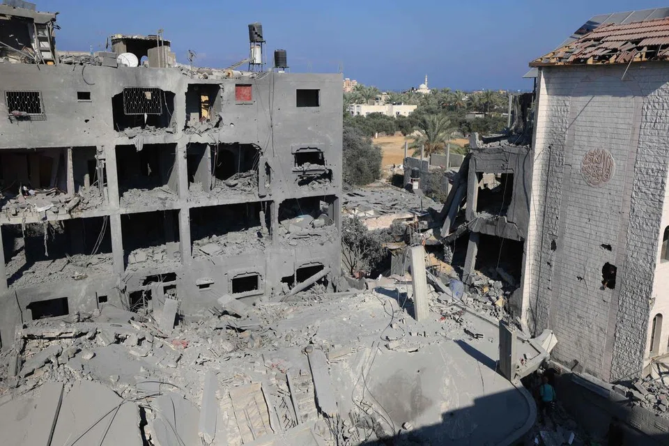MUSNAH: Sebuah kem pelarian di Jaluran Gaza pada 17 November 2023.