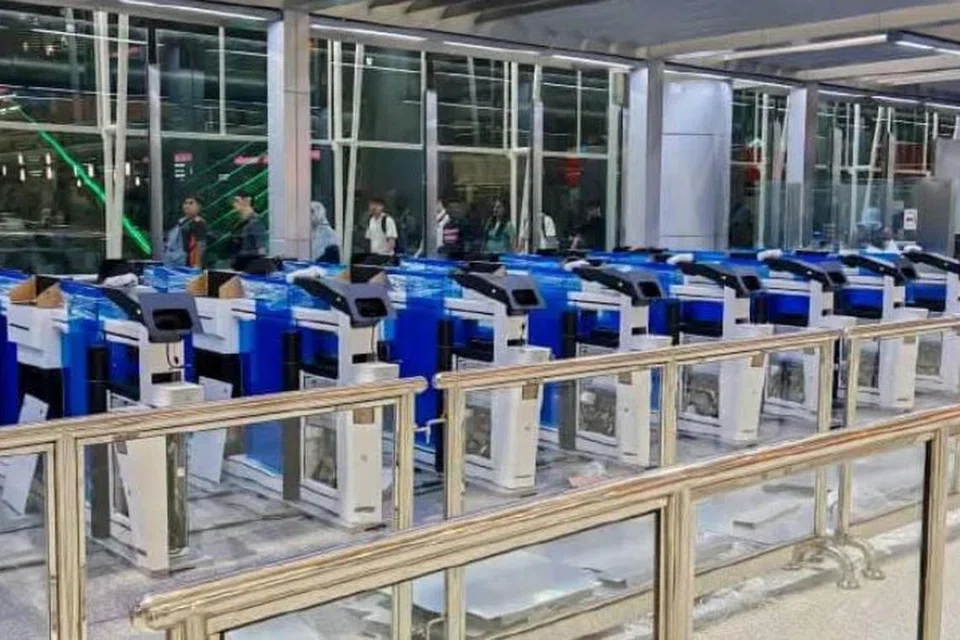 Sebahagian daripada 26 pintu masuk elektronik atau ‘e-gate’ tambahan yang dipasang di Kompleks Kastam, Imigresen dan Kuarantin (CIQ) di Bangunan Sultan Iskandar (BSI) di Tambak Johor.