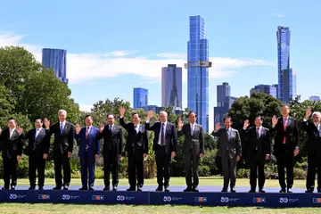 (Dari kiri)  Setiausaha Agung Asean, Encik Kao Kim Hourn; Perdana Menteri Vietnam, Encik Pham Minh Chinh; Perdana Menteri, Encik Lee Hsien Loong; Perdana Menteri Kemboja, Encik Hun Manet; Perdana Menteri Malaysia, Datuk Seri Anwar Ibrahim; Perdana Menteri Laos, Encik Sonexay Siphandone; Perdana Menteri Australia, Encik Anthony Albanese; Presiden Indonesia, Encik Joko Widodo; Sultan Brunei Hassanal Bolkiah; Presiden Filipina, Encik Ferdinand Marcos Jr.; Perdana Menteri Thailand, Encik Srettha Thavisin; dan Perdana Menteri Timor Timur, Encik Xanana Gusmao, bergambar di Sidang Puncak Asean-Australia ke-50 di Melbourne pada 6 Mac.