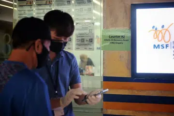 SOKONGAN TAMBAHAN BUAT YANG TERJEJAS: Mulai 19 April, pemohon Geran Pemulihan Covid-19 (CRG) boleh memohon bagi sokongan tambahan selama tiga bulan. - Foto BH oleh JASON QUAH 