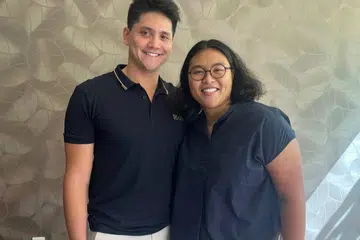 Wartawan Berita Harian, Zulaiqah Abdul Rahim (kanan) bersama juara Sukan Olimpik Singapura, Joseph Schooling, di sesi media selepas perenang itu mengumumkan persaraannya daripada bertanding pada 2 April. 