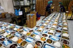 Majlis Ulama Indonesia (MUI) mengesahkan  dulang untuk program makanan berkhasiat percuma pemerintah yang diimport daripada China didapati mengandungi lemak khinzir.