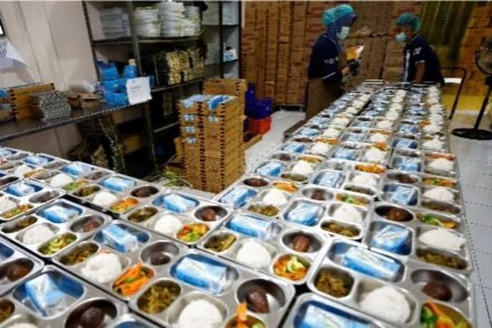 Majlis Ulama Indonesia (MUI) mengesahkan  dulang untuk program makanan berkhasiat percuma pemerintah yang diimport daripada China didapati mengandungi lemak khinzir.