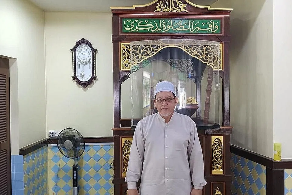 Encik Mohd Taufik Abdul Manaff, 62 tahun, imam dan noja di Masjid Petempatan Melayu Sembawang. Mula menyertai Al-Zuhri dengan program Sijil Pengajian Islam, disusuli program Diploma Pengajian Islam dan kini ikuti program Diploma Lanjutan Pengajian Islam - Foto AL-ZUHRI