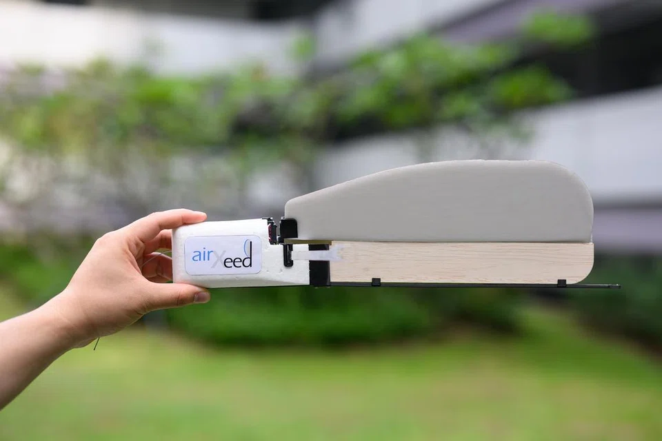 ‘AirXeed Radiosonde’ ialah alat pengumpulan data cuaca yang boleh diguna semula, dan diinspirasikan daripada benih maple dan menggunakan pembelajaran mesin bagi menjadikan ramalan cuaca lebih mesra alam.