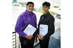 PELAJAR KEJURUTERAAN: Encik Mohamed Arshath S/O Haja Sheik Allaudeen (kiri) dan Encik Muhammad A'rash Noor Effendi merupakan antara empat penerima Biasiswa Industri Tenaga (EIS). - Foto BH oleh KHALID BABA