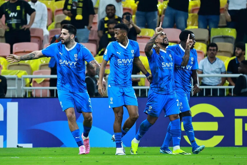 Penyerang Al-Hilal, Malcolm (dua dari kanan), meraikan golnya pada minit ke-95 yang membantu pasukannya menewaskan Al-Ittihad 2-0 pada peringkat suku akhir Liga Juara-Juara Asia pada 13 Mac di Stadium King Abdullah Sports City.