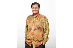 BINA JAMBATAN: Penganalisis hubungan antarabangsa, Dr Mustafa Izzuddin, berharap dapat mendekatkan Asia Tenggara dengan dunia Islam dan sebaliknya dalam peranan barunya sebagai pakar antarabangsa dalam dialog peradaban di Icesco. Beliau warga Singapura pertama yang dilantik untuk memegang jawatan itu. - Foto ihsan Dr MUSTAFA IZZUDDIN