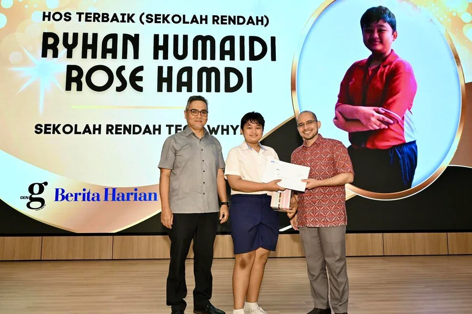 HOS TERBAIK: Hos terbaik bagi peringkat sekolah rendah dimenangi oleh Ryhan Humaidi Rose Hamdi dari Sekolah Rendah Teck Whye.