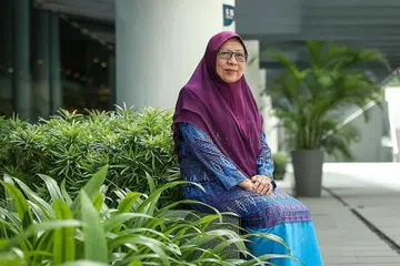 TERUS KOMITED MENGAJAR: Memulakan perjalanannya sebagai seorang guru pelatih pada 1964, Dr Kamsiah kini pensyarah adjung di Universiti Sains Kemasyarakatan Singapura (SUSS). - Foto BM oleh SYAMIL SAPARI
