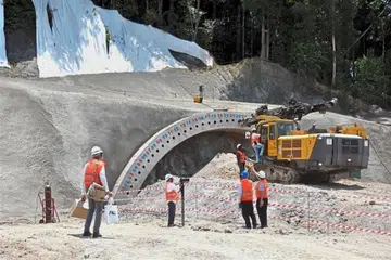 DIBATALKAN: Tun Dr Mahathir berkata projek Rangkaian Rel Pantai Timur (ECRL) dengan China tidak dapat diteruskan kerana masalah kewangan Malaysia.