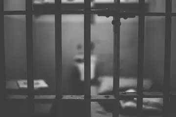 Guru sekolah yang mengeksploitasi pelajar wanita dari umur 12 tahun dipenjara 