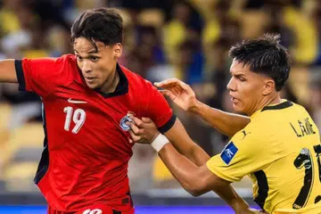 Pasukan Singapura tewas 2-1 kepada Malaysia dalam satu perlawanan persahabatan antarabangsa pada 4 September di Stadium Bukit Jalil. Penyerang Ilhan Fandi (kiri) menjadi penjaring pasukan Singa, namun pasukan Harimau Malaya berjaya bertahan sehingga ke wisel penamat.