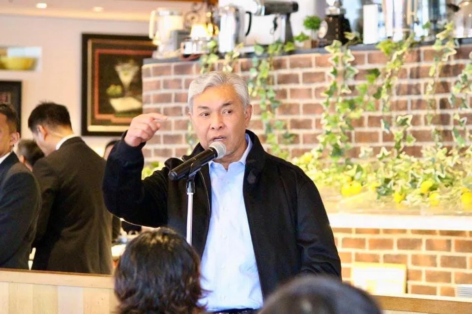 Pengerusi BN yang juga Presiden Umno, Datuk Seri Dr Ahmad Zahid Hamidi, mahu merampas kembali enam kerusi Parlimen yang disandang wakil rakyat Bersatu ketika ini, sekiranya Pilihan Raya Kecil diadakan susulan keputusan Ahli Parlimen (AP) terbabit menyokong Perdana Menteri, Datuk Seri Anwar Ibrahim.  