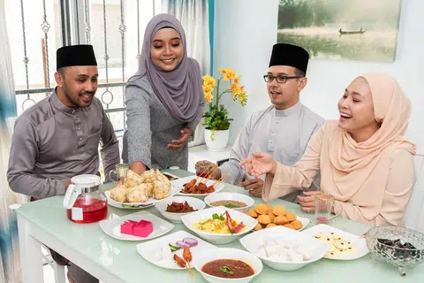 Tradisi berjalan Raya bukan sahaja menjadi budaya masyarakat tempatan, bahkan selari dengan tuntutan Islam dalam membina ukhuwah dan merapatkan hubungan kekeluargaan. 