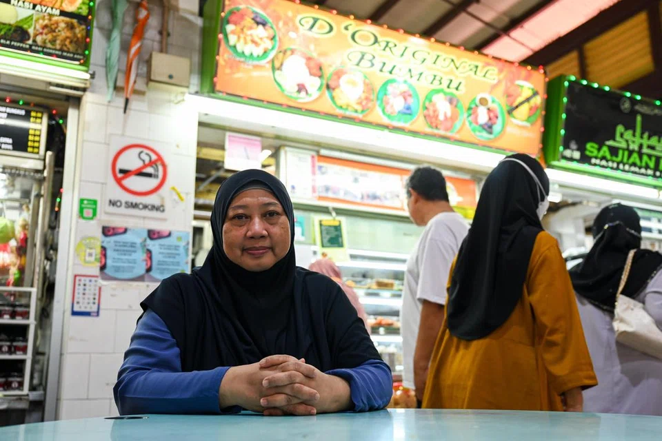 Cik Subaidah Saibe, pembantu gerai D’ Original Bumbu, akan menggunakan wang simpanan untuk menampung keperluannya ketika penutupan Pasar Geylang Serai. 