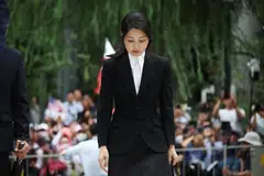 Kim Keon-hee, isteri kepada bekas presiden Yoon Suk-yeol yang telah digulingkan, tiba untuk sesi soal siasat oleh pihak pendakwa berhubung dakwaan penglibatannya dalam skandal manipulasi saham, campur tangan pilihan raya dan tuduhan lain, di Pejabat Pendakwa Khas di Seoul, Korea Selatan, 6 Ogos 2025.