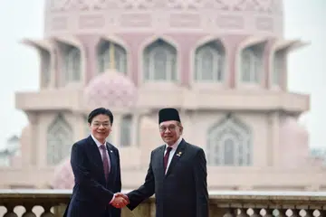 Perdana Menteri Singapura, Encik Lawrence Wong, dan rakan sejawatannya, Datuk Seri Anwar Ibrahim, di Rahat Pemimpin Malaysia-Singapura ke-11 di Putrajaya pada 7 Januari lalu.