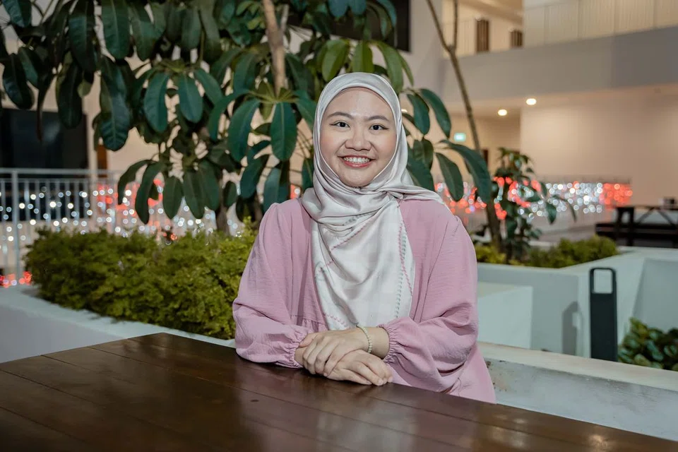 Lulusan Institut Pendidikan Nasional (NIE), Cik Nur Imanina Juraimi, percaya bahawa pendidikan dan pengetahuan dapat mempengaruhi kehidupan seseorang individu. 