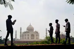 Taj Mahal dibuka semula kepada pelawat sedang bilangan jangkitan di India terus melonjak 