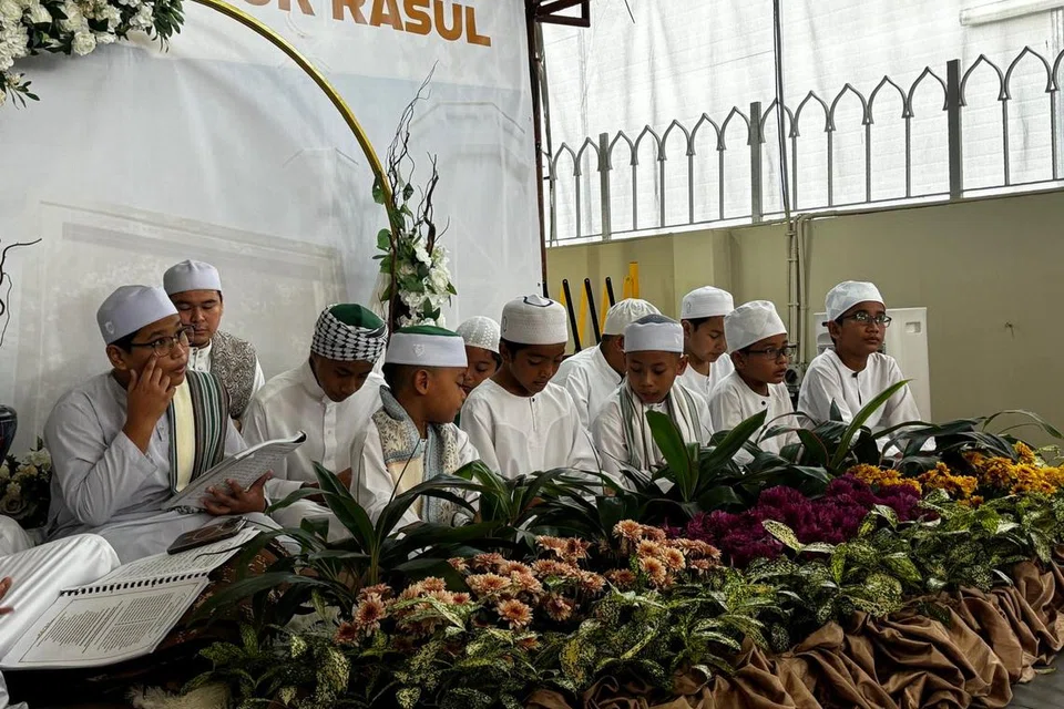 Persembahan selawat oleh kumpulan belia diadakan pada September 2024, di Masjid Alkaff Kampung Melayu. 