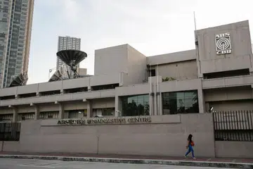 DIARAH TUTUP: Rangkaian TV terbesar Filipina, ABS-CBN, ditonton kira-kira dua dari setiap lima warga Filipina.