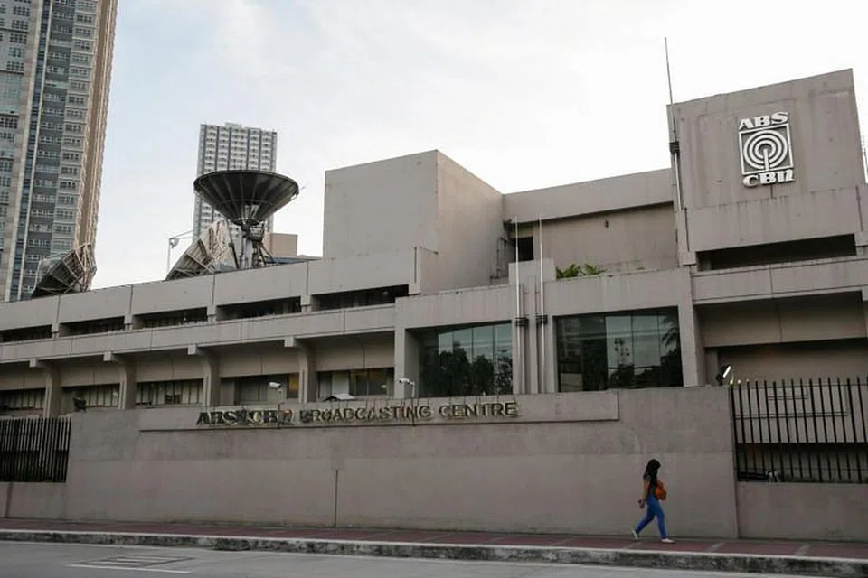 DIARAH TUTUP: Rangkaian TV terbesar Filipina, ABS-CBN, ditonton kira-kira dua dari setiap lima warga Filipina.