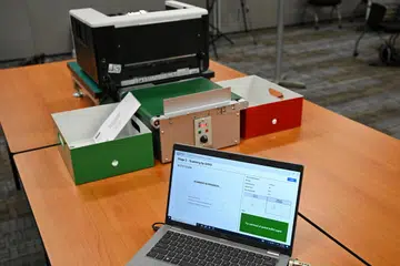 UNDI DARI LUAR NEGARA: Proses dan pengiraan kertas undi menerusi pos akan dilakukan menerusi Sistem Imbasan dan Pengesahan Tandatangan (SSVS).