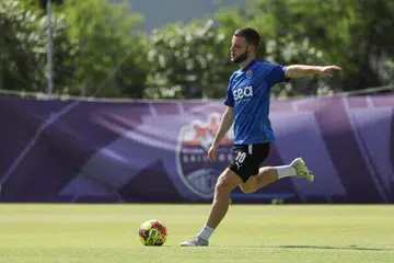 Bart Ramselaar dibesarkan di Amersfoort, sebuah bandar di Utrecht, Belanda. Beliau rajin bermain bola sepak selepas sekolah. 