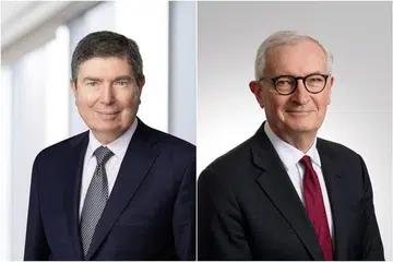 BARU DILANTIK: Hakim James Michael Peck (kiri) dan Hakim Leslie Bain Allsop dilantik oleh Presiden Tharman Shanmugaratnam.