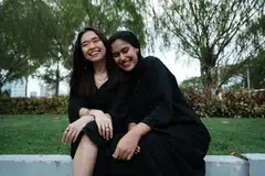 Cik Rahidah Rashid (kiri) dan Cik Nadhirah Talib memulakan jenama, Bigfry pada 2022. 