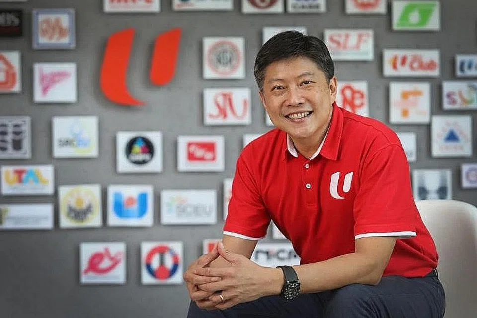 BANTUAN UNTUK PEKERJA: Setiausaha Agung NTUC Encik Ng Chee Meng (atas) dan anggota Jawatankuasa Pusat NTUC, Encik Sazali Zainal, akan tampil membincangkan usaha gerakan buruh membantu pekerja dalam sesi FB Live Berita Harian esok. - Foto-foto fail