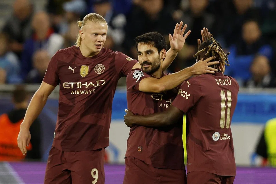 Ilkay Gundogan (tengah) raikan gol pertama Manchester City bersama rakan-rakan sepasukannya - Erling Haaland (kiri)  dan Jeremy Doku.