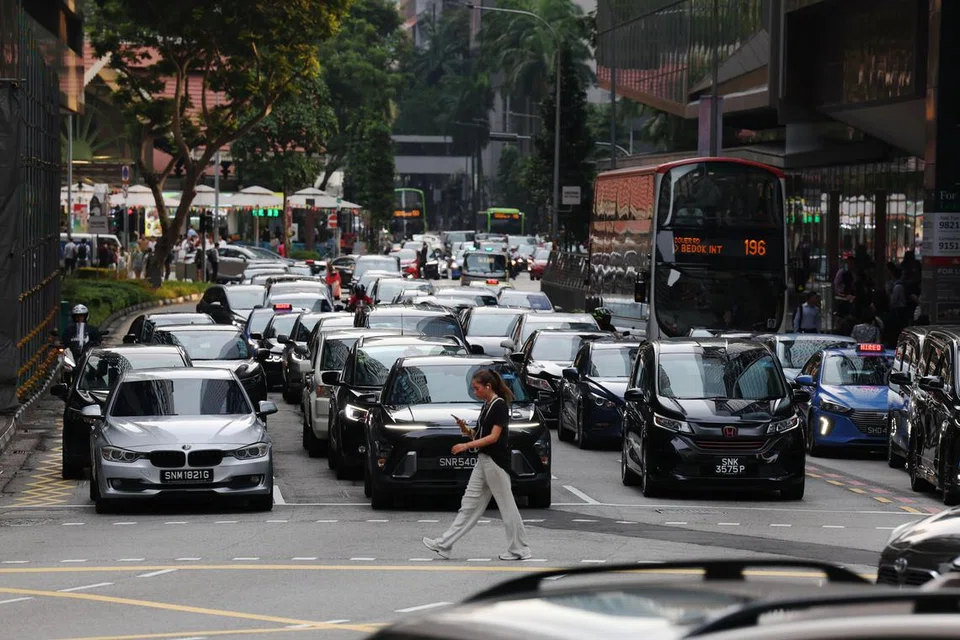 Ini adalah kali pertama premium Sijil Hak Memiliki Kenderaan (COE) turun secara menyeluruh sejak Jun.