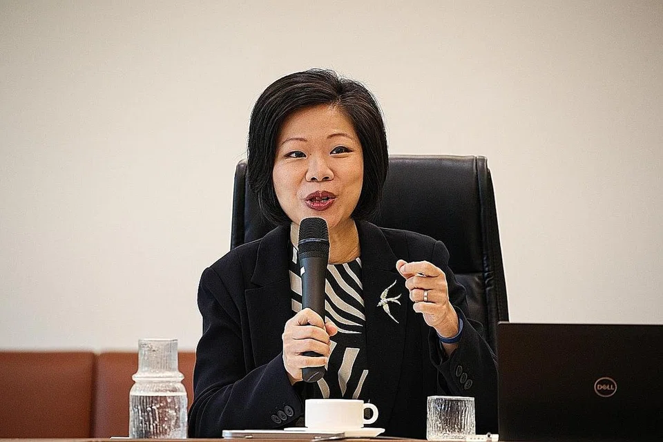 KIAN BANYAK BAHAN PERLU DITERJEMAH: Cik Sim Ann, berkata jumlah bahan yang perlu diterjemah oleh pemerintah semakin meningkat tahun demi tahun. - Foto ZAOBAO