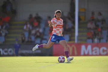 Pemain kebanggaan Singapura, Danelle Tan, akan bersama pasukannya, Brisbane Roar, untuk lawatan luar negara pertama  ke Singapura. Bagi Tan, ini merupakan peluang berharga untuk bermain di hadapan penyokong tanah air.