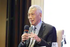 Menteri Kanan, Encik Lee Hsien Loong.