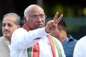 Presiden baru parti Kongres India, Encik Mallikarjun Kharge. - EPA-EFE 