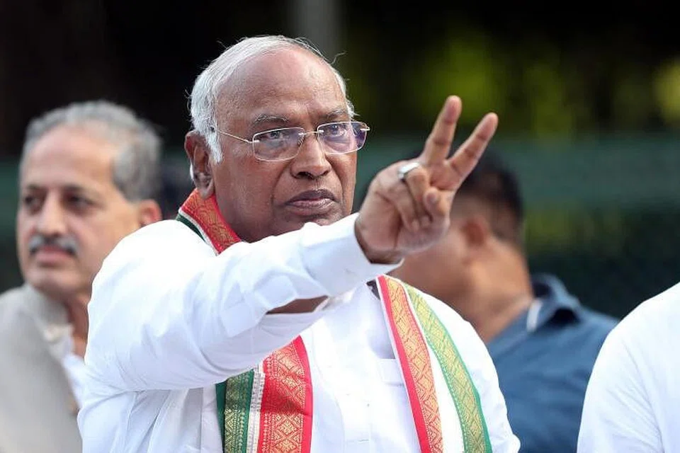 Presiden baru parti Kongres India, Encik Mallikarjun Kharge. - EPA-EFE 