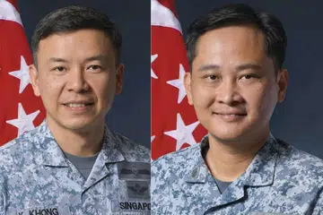 AMBIL ALIH TUGAS: BG Kelvin Khong Boon Leong (kiri) akan mengambil alih jawatan Panglima Tentera Udara dari MG Mervyn Tan (kanan) yang akan mengundurkan diri pada 22 Mac ini. - Foto MINDEF