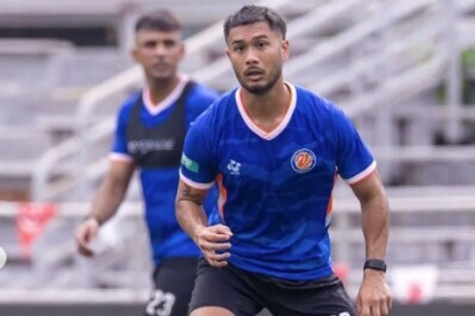 Pemain pertahanan baharu FC Jurong, Christopher Van Huizen.