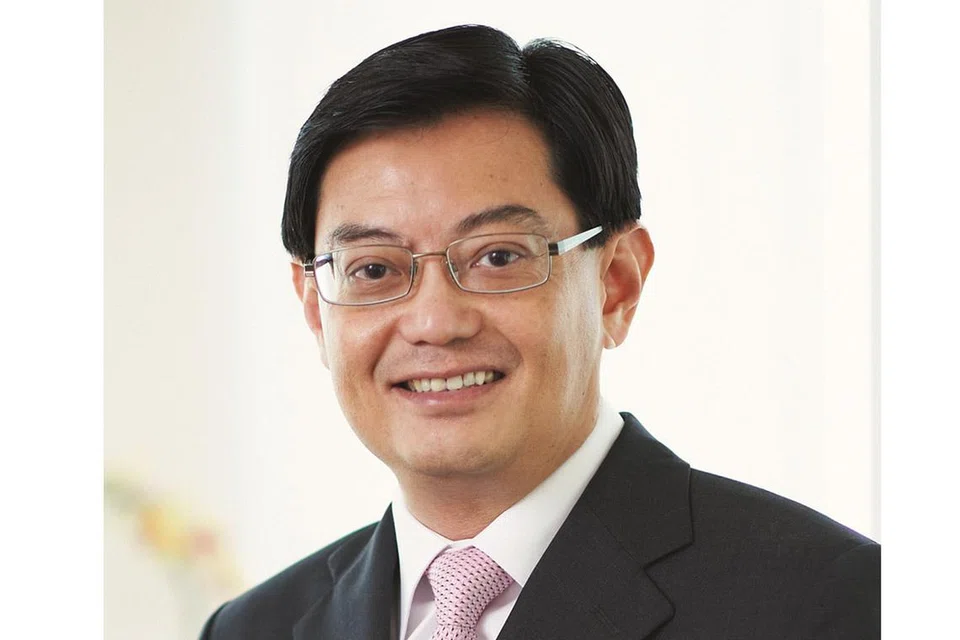 PIKUL TANGGUNGJAWAB TAMBAHAN: Selain Kementerian Kewangan, Encik Heng Swee Keat akan juga membantu Perdana Menteri dalam hal-hal melibatkan Yayasan Penyelidikan Kebangsaan. - Foto MCI