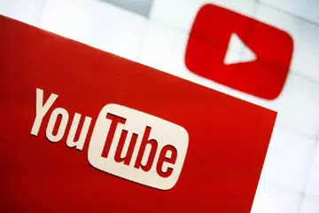 Australia membatalkan keputusan awalnya untuk mengecualikan YouTube milik Alphabet, menambah platform itu kepada larangan media sosialnya bagi remaja. 