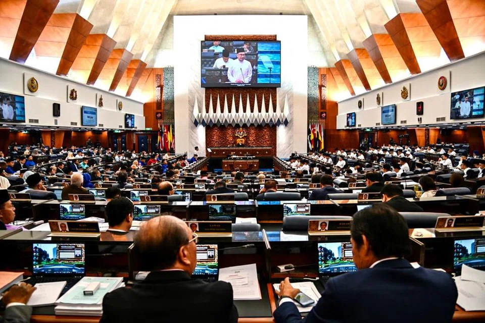 DEMI NEGARA: Ahli-ahli Dewan Rakyat mendengar pembentangan Belanjawan 2024 oleh Perdana Menteri yang juga Menteri Kewangan Malaysia, Datuk Seri Anwar Ibrahim.  