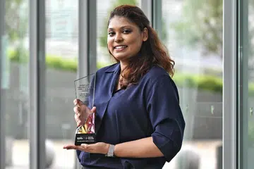 Penolong Pengarah (Jaminan) di Jabatan Akauntan Negara (AGD), Cik Nazreen Banu Mohamed Nasir Khan, diiktiraf dengan Anugerah Kecemerlangan SkillsFuture @ Perkhidmatan Awam atas inovasi, daya usaha dan komitmennya terhadap pembelajaran sepanjang hayat serta perkongsian ilmunya.